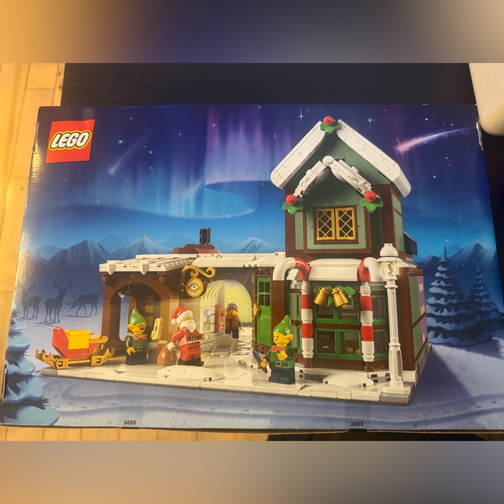 Lego Holiday Workshop Building - Green, Red, White, Gold
